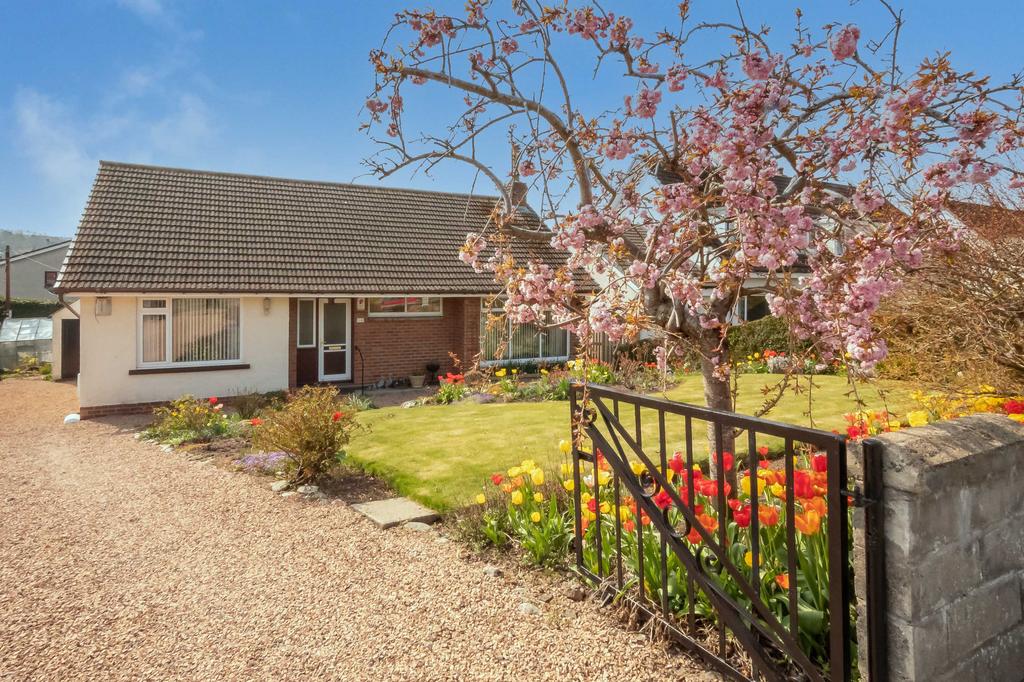 Oakbank Crescent, Perth, Perthshire, PH1 3 bed detached house £230,000