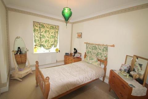 1 Chiltern Close, Staines-upon-thames, TW18 2BU