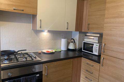 3 bedroom end of terrace house to rent, Aragon Place, Morden SM4