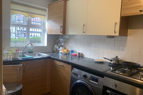 3 bedroom end of terrace house to rent, Aragon Place, Morden SM4