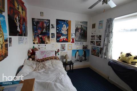 2 bedroom flat to rent, Berwick Avenue, Hayes