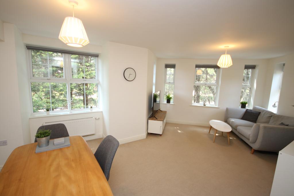 Living/Dining Area