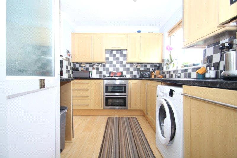 Meadow Way, Littlehampton 2 bed apartment £925 pcm (£213 pw)