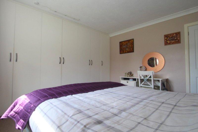 Meadow Way, Littlehampton 2 bed apartment £925 pcm (£213 pw)