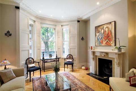 3 bedroom apartment to rent, Observatory Gardens, Kensington, London, W8