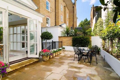 3 bedroom apartment to rent, Observatory Gardens, Kensington, London, W8