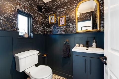 39 Woodcote Road, London, E11 2QB