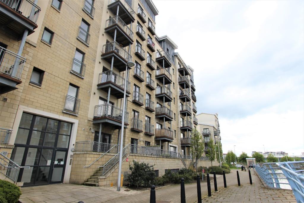 Merlin Avenue, Granton, Edinburgh, EH5 2 bed flat £950 pcm (£219 pw)