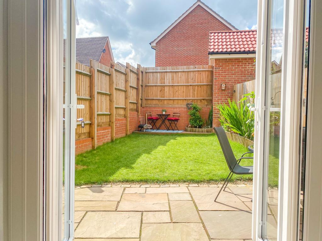 Carisbrooke Way, Daventry, NN11 2PR 3 bed semidetached house £280,000