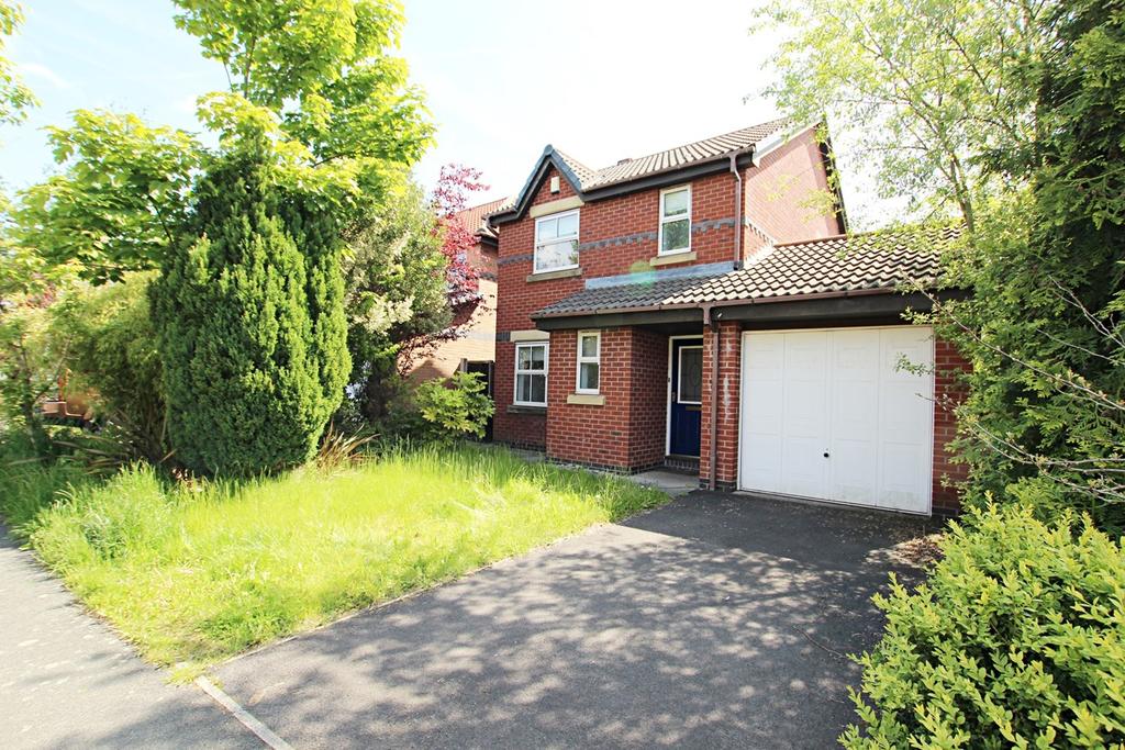 Wotton Drive, AshtoninMakerfield... 3 bed detached house £220,000