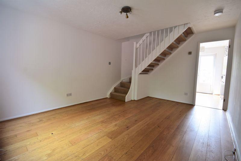 Bardsley Drive, Farnham 2 bed terraced house £290,000