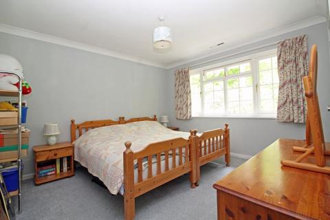 15 Kersey Drive, South Croydon, CR2 8SX