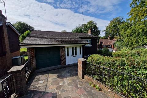 3 bedroom detached house to rent, Briton Hill Road, South Croydon