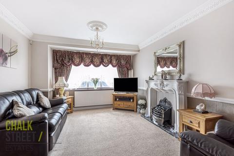 29 Heather Way, Romford, RM1 4SX