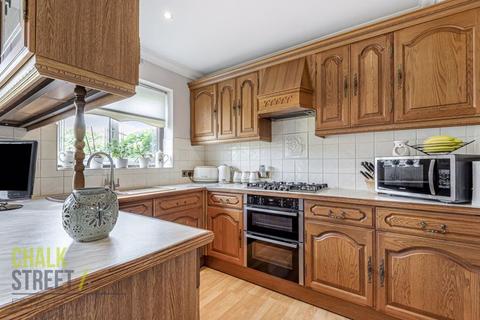 29 Heather Way, Romford, RM1 4SX