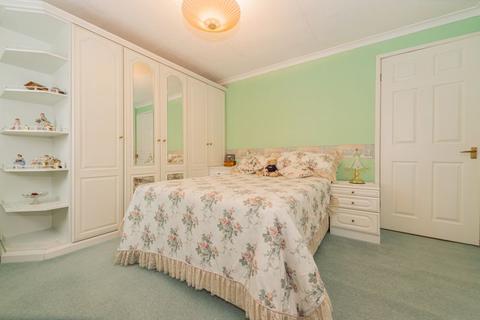 11 Cornerfield, Hatfield, AL10 0UG