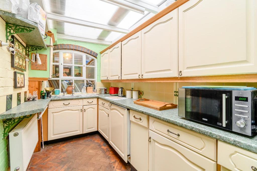 8465226-interior77.jpg