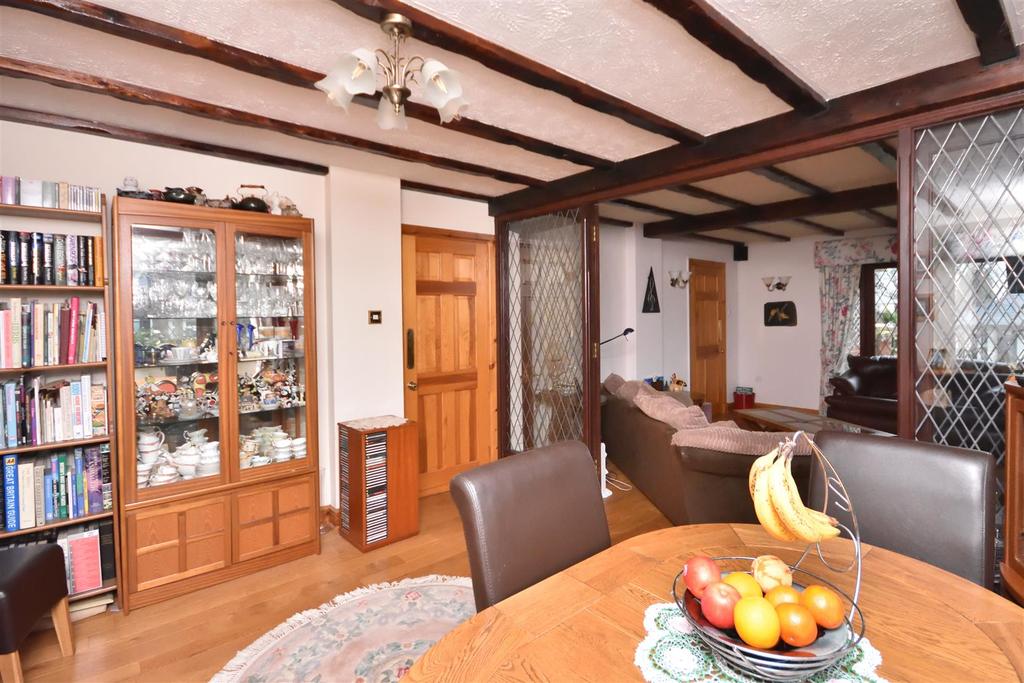 Cecil Road, Gowerton, Swansea 3 bed detached house £295,000