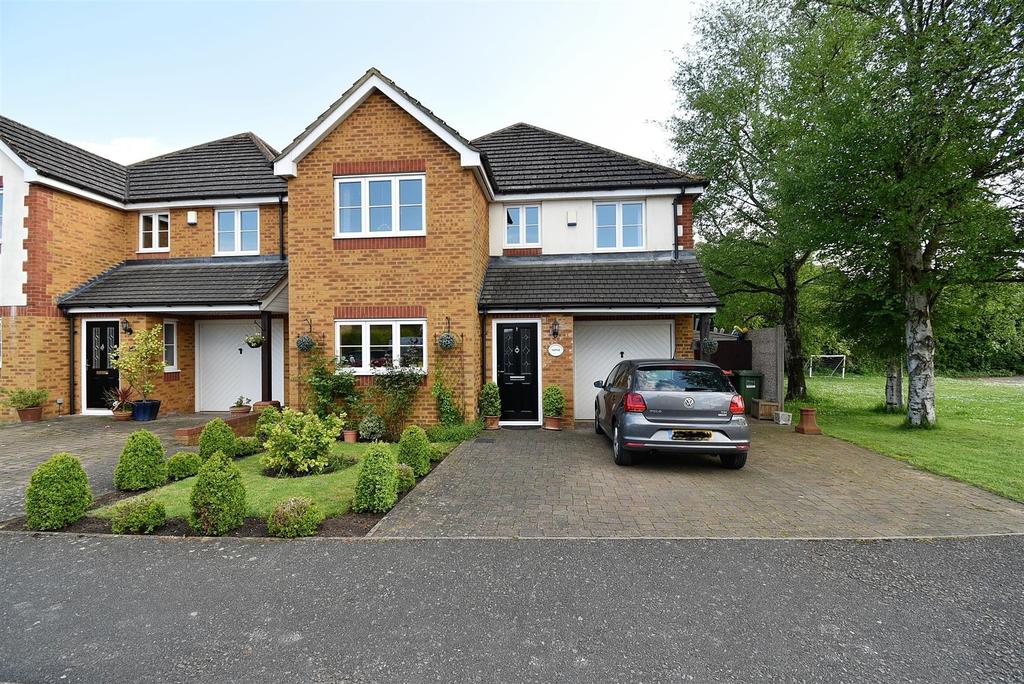 Nicholls Close, Barton Le Clay 4 bed detached house £535,000