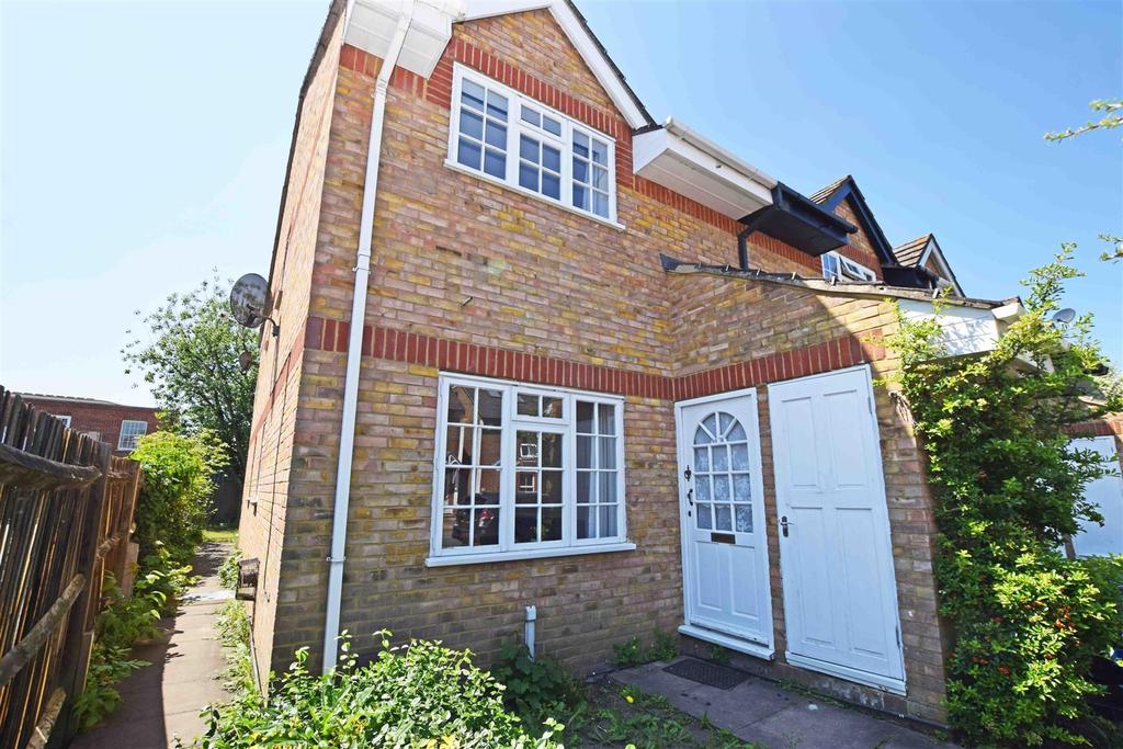 Windmill Road, Hampton Hill 1 bed end of terrace house £1,150 pcm (£