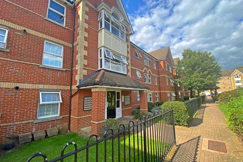 39 Cobham Close, Enfield, EN1 3SD