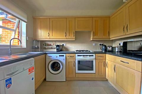 39 Cobham Close, Enfield, EN1 3SD