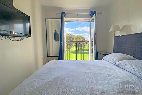 39 Cobham Close, Enfield, EN1 3SD