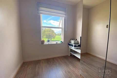 39 Cobham Close, Enfield, EN1 3SD