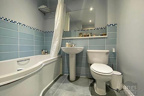39 Cobham Close, Enfield, EN1 3SD