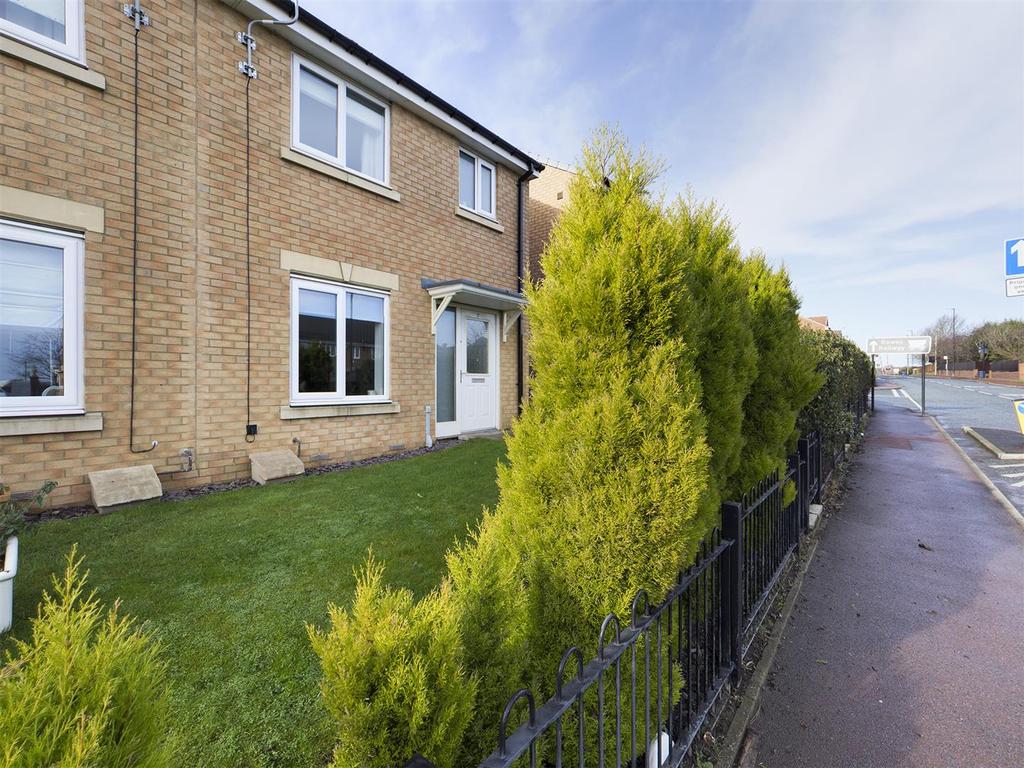 Bowes Gardens, Springwell, NE9 3 bed semidetached house £180,000