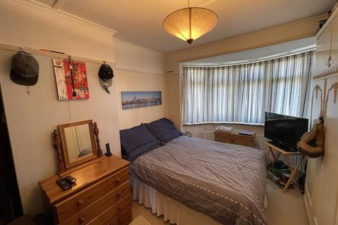 39 Russell Road, Chingford, London, E4 8HA