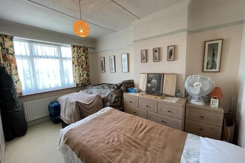 39 Russell Road, Chingford, London, E4 8HA
