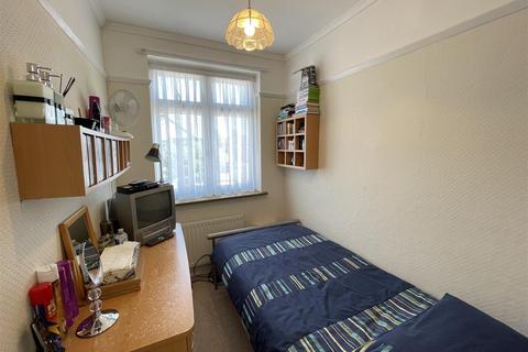 39 Russell Road, Chingford, London, E4 8HA