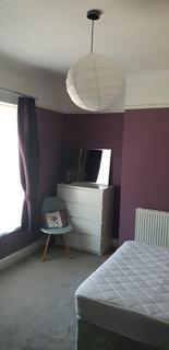 4 bedroom house share to rent - Carlton Street, Kettering