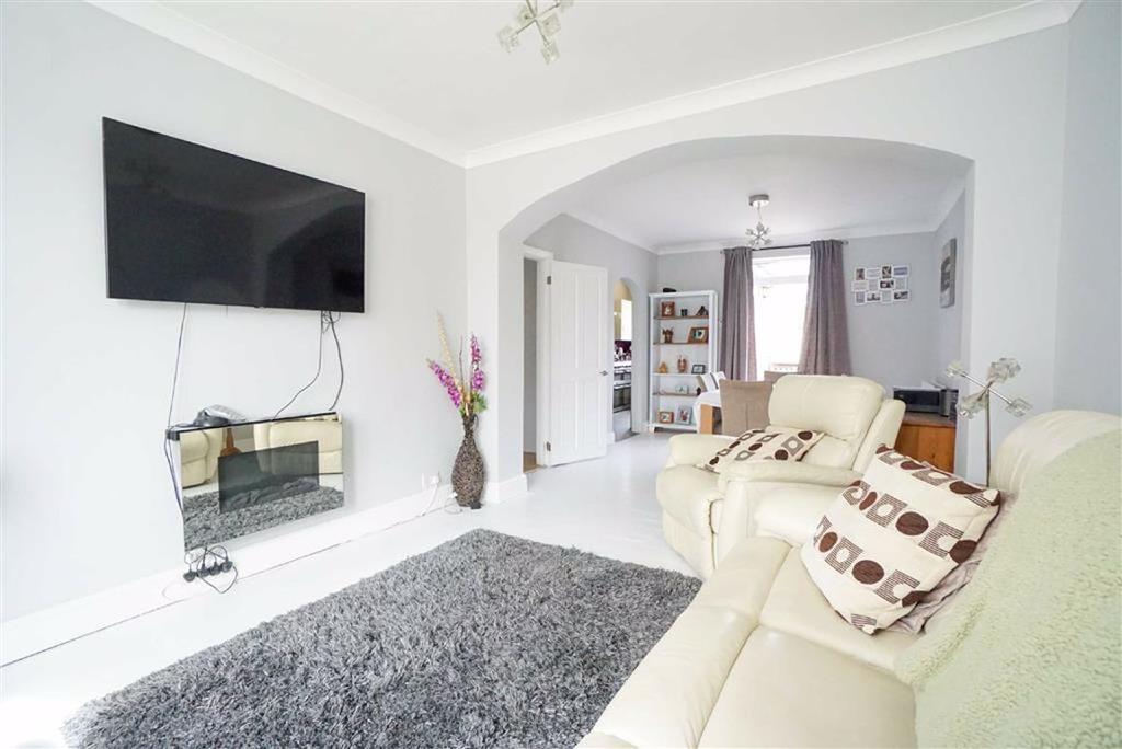 Elphinstone Avenue, Hastings, East... 3 bed semidetached house £315,000