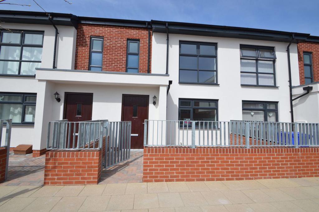 Blue Moon Way, Manchester 3 bed house £1,095 pcm (£253 pw)