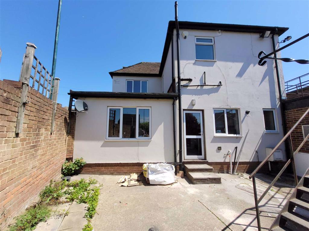 Frindsbury Road, Strood, Rochester 3 bed semidetached house £1,100