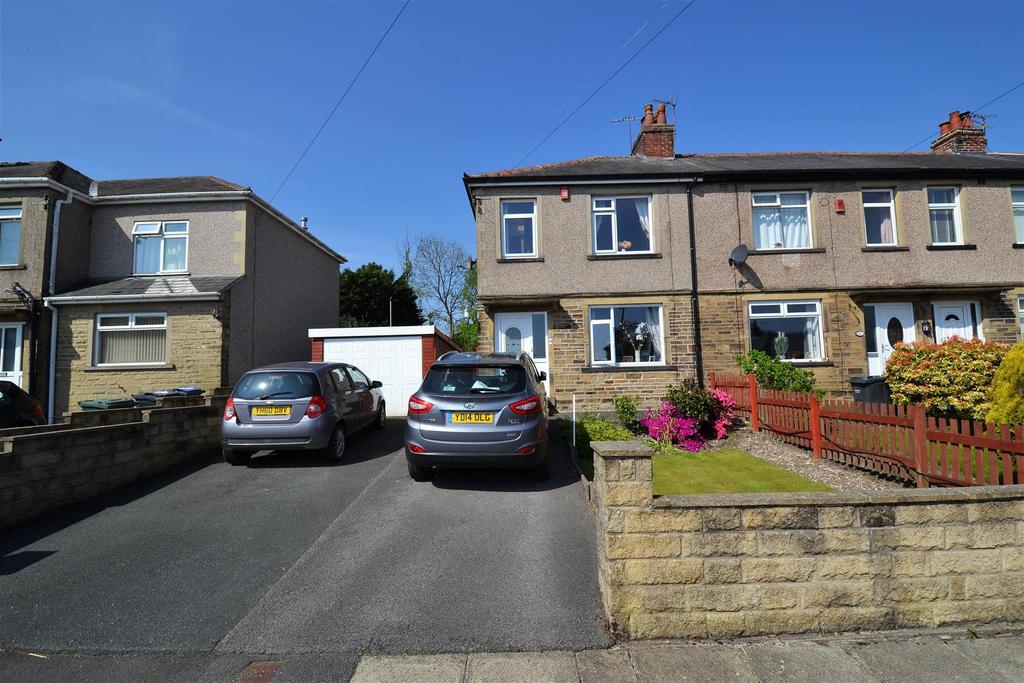 Delph Grove, Clayton, Bradford 3 bed townhouse £165,000