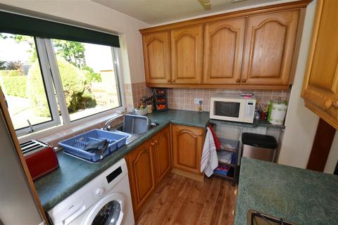 9 Delph Grove, Clayton, Bradford, BD14 6RZ