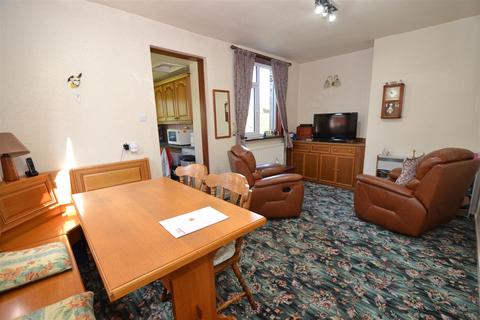 9 Delph Grove, Clayton, Bradford, BD14 6RZ