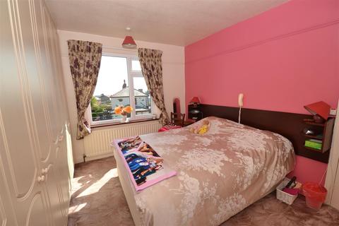 9 Delph Grove, Clayton, Bradford, BD14 6RZ