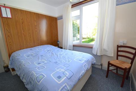 9 Delph Grove, Clayton, Bradford, BD14 6RZ