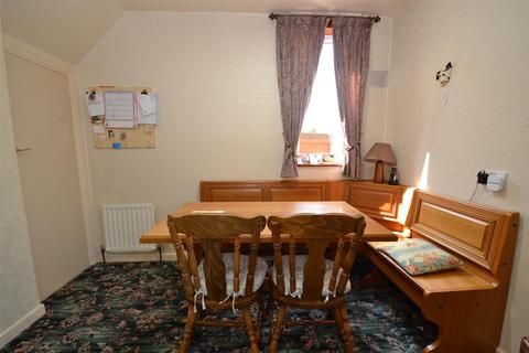 9 Delph Grove, Clayton, Bradford, BD14 6RZ