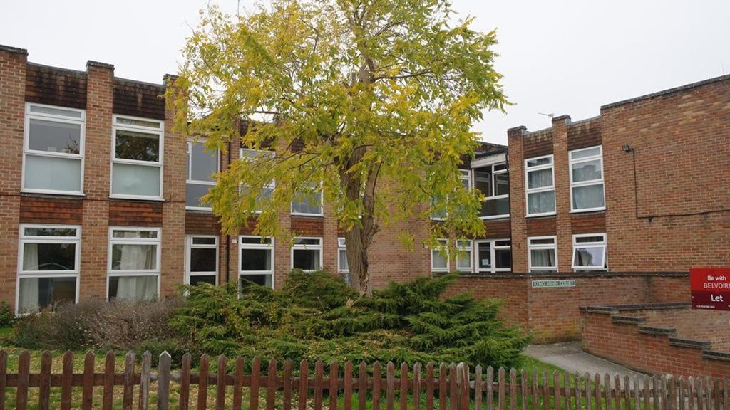 Kingsclere Two Bedroom Apartment 2 bed flat £795 pcm (£183 pw)