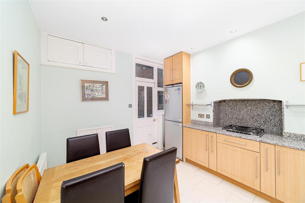 4 Cumberland Mansions West End Lane NW6 1 LL-3.jpg
