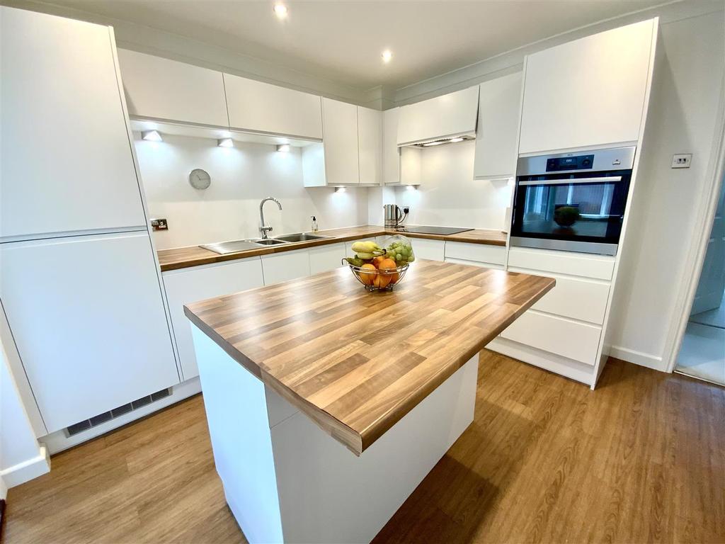 Kipling Drive, Newport Pagnell 3 bed detached bungalow £455,000