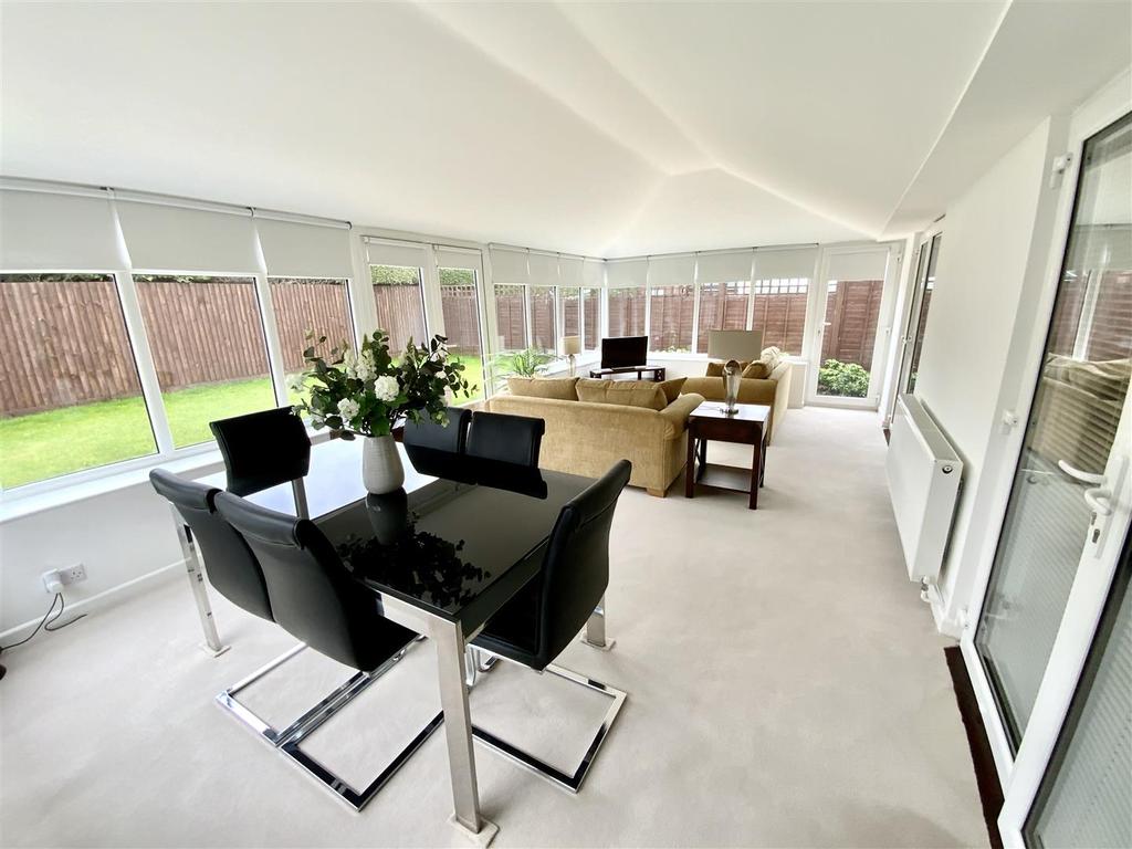 Kipling Drive, Newport Pagnell 3 bed detached bungalow £455,000