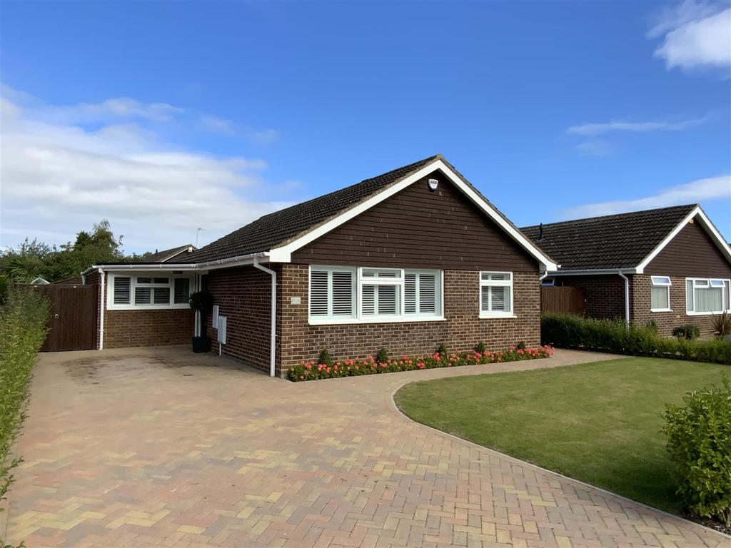Kipling Drive, Newport Pagnell 3 bed detached bungalow £455,000
