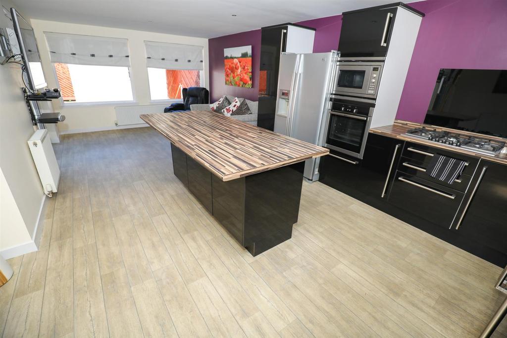 Durward Drive, Glenrothes 3 bed detached house £205,000