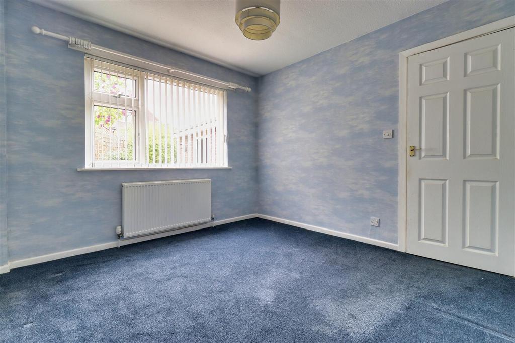 Broadgate Drive, Horsforth, Leeds 3 bed terraced house £775 pcm (£179 pw)